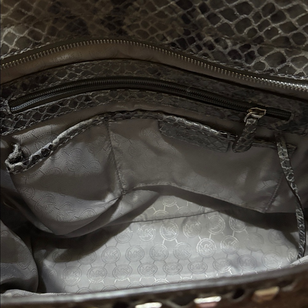 Snakeskin Pattern Tote Bag - Picture 5 of 6